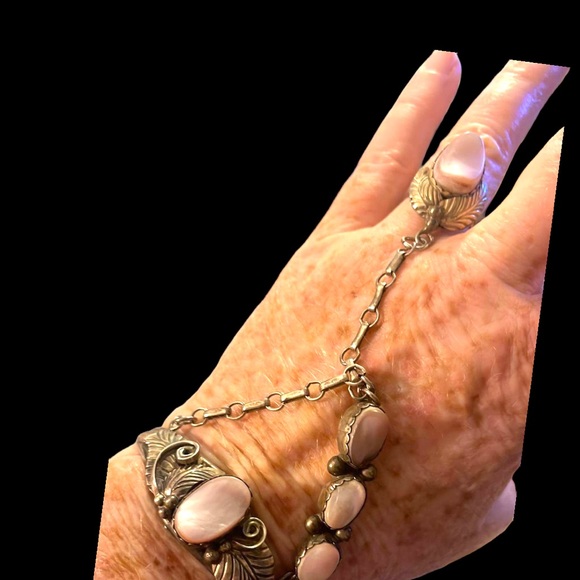 Vintage 1960s Sterling Silver Navajo marked MOP Squash Blossom slave Bracelet - Picture 3 of 16